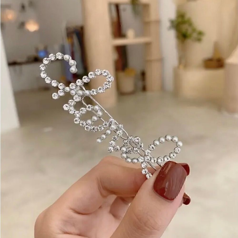 💞 NEW Sparkling silver crystal & pearl hair clip 💞
